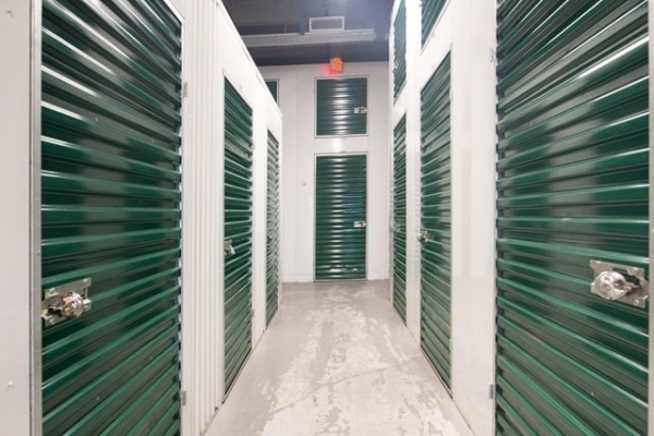 Facility photo: //images.sparefoot.com/medium/21329668a5ca6ee2fa2.jpg