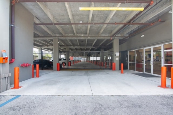 Facility photo: //images.sparefoot.com/medium/21329668a5ca722bb9c.jpg