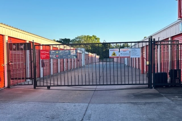 Storage Units at Public Storage - Orlando - 235 E Oak Ridge Road - 235 E Oak Ridge Road