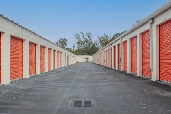 Facility photo: //images.sparefoot.com/medium/213298687ce9d3c0182.jpg