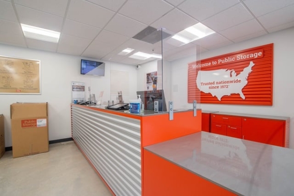 Facility photo: //images.sparefoot.com/medium/213301694aa5c37ba74.jpg