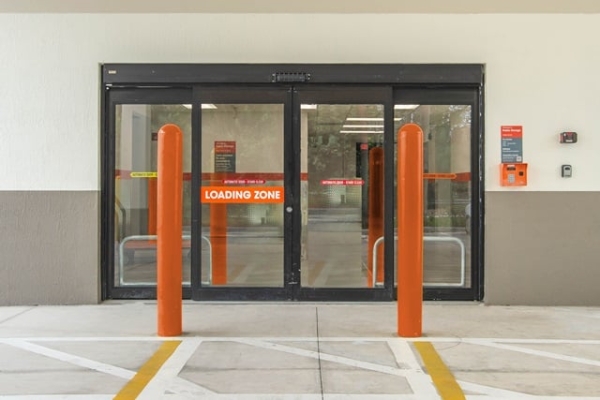 Facility photo: //images.sparefoot.com/medium/2133016a1056098e217.jpg