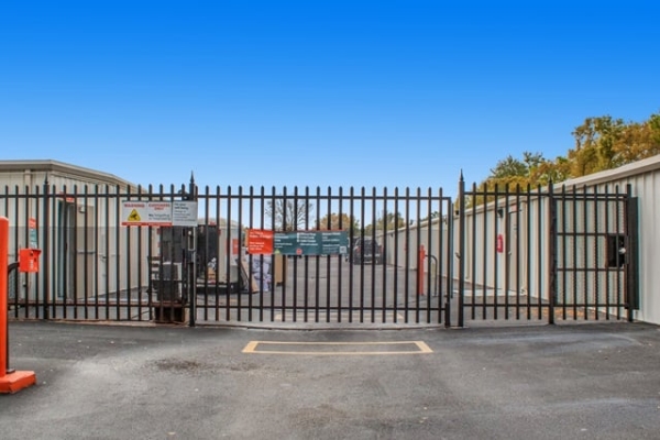 Facility photo: //images.sparefoot.com/medium/21330369e231696d263.jpg