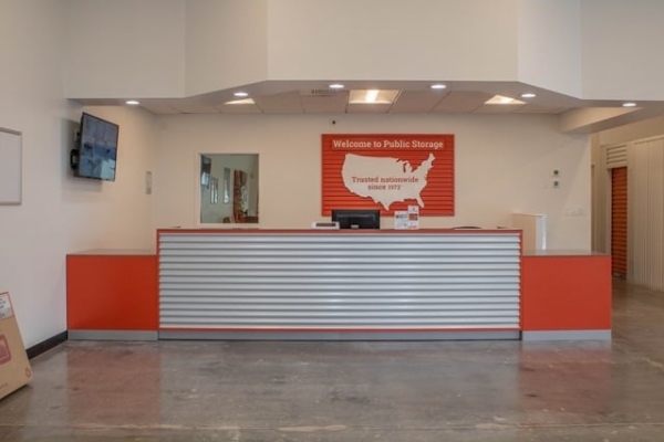 Facility photo: //images.sparefoot.com/medium/213305687cea090bbc3.jpg