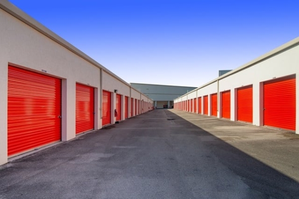 Facility photo: //images.sparefoot.com/medium/2133066878f575e59ca.jpg