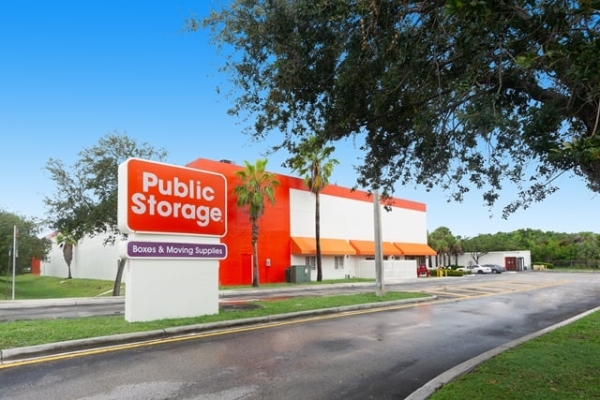 Facility photo: //images.sparefoot.com/medium/213308687b9a9d77770.jpg