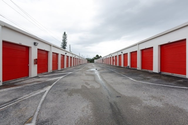 Facility photo: //images.sparefoot.com/medium/2133086989ed7c224c8.jpg