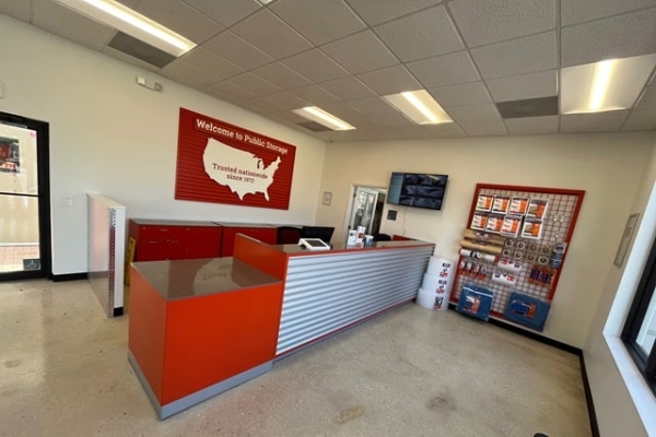 Facility photo: //images.sparefoot.com/medium/213309687e3b7fc527b.jpg