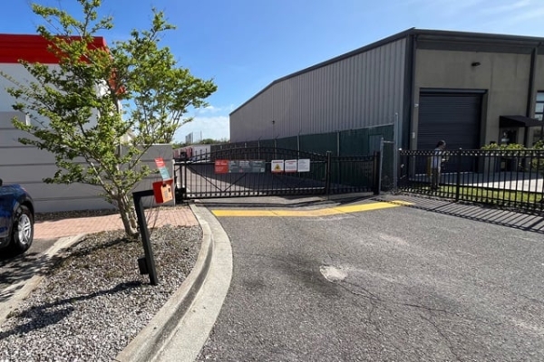 Facility photo: //images.sparefoot.com/medium/2133096936db2cc92e0.jpg