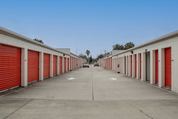 Storage Units at Public Storage - Tampa - 1302 W Kennedy Blvd - 1302 W Kennedy Blvd