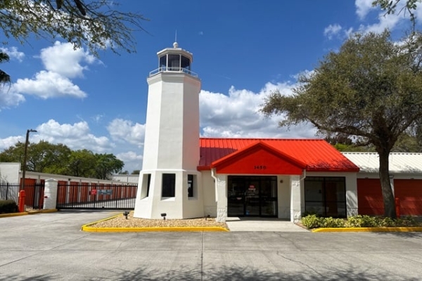 Facility photo: //images.sparefoot.com/medium/213315687b9b09178ef.jpg