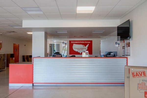 Facility photo: //images.sparefoot.com/medium/2133176877a3c63262b.jpg