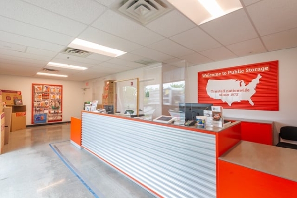 Facility photo: //images.sparefoot.com/medium/2133206883817c1ec52.jpg