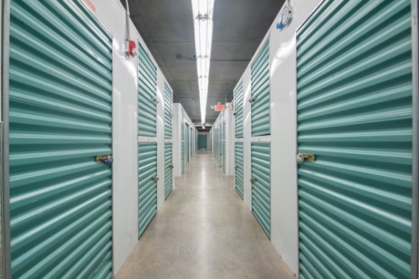 Facility photo: //images.sparefoot.com/medium/2133216895f6d2d63b9.jpg