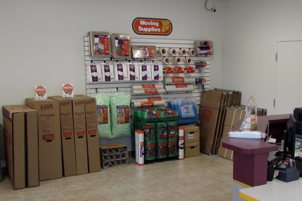 Facility photo: //images.sparefoot.com/medium/2133236884d36970dab.jpg