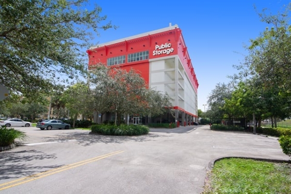 Facility photo: //images.sparefoot.com/medium/2133246884d212d4bfb.jpg