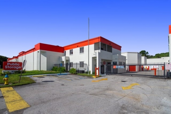 Facility photo: //images.sparefoot.com/medium/21332569f4a8c7cb6f0.jpg