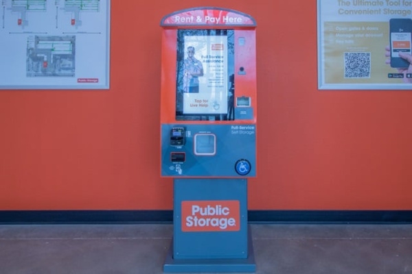 Facility photo: //images.sparefoot.com/medium/213326688f5f5222898.jpg