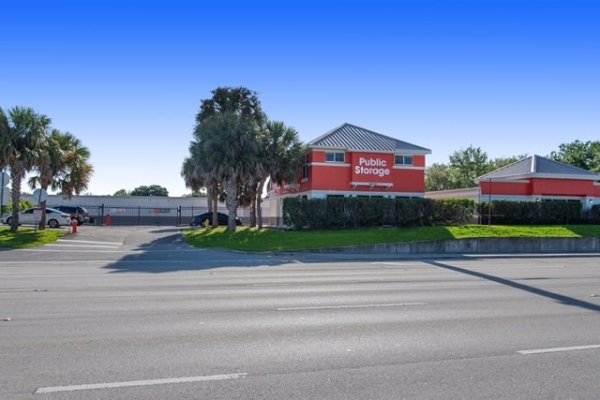 Facility photo: //images.sparefoot.com/medium/21332969ff31e161f0b.jpg