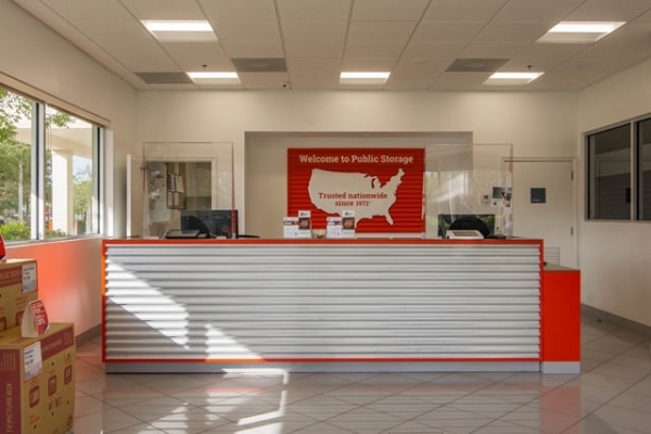 Facility photo: //images.sparefoot.com/medium/2133326a0c683dd210e.jpg