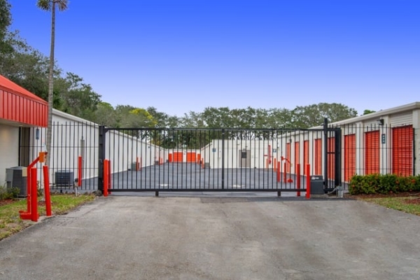 Facility photo: //images.sparefoot.com/medium/2133336884d31c2111d.jpg