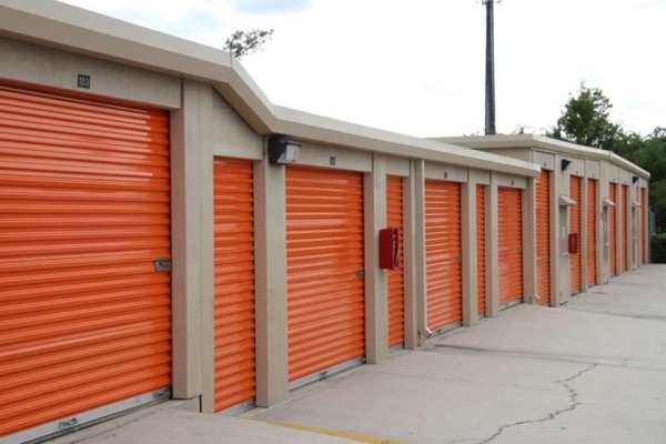 Facility photo: //images.sparefoot.com/medium/213334689c8e54e6248.jpg
