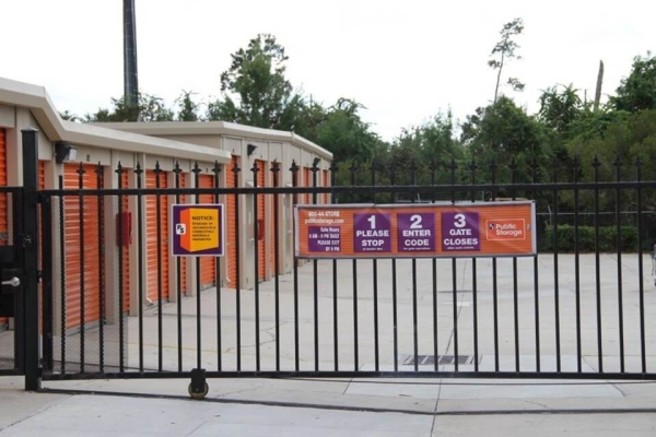 Facility photo: //images.sparefoot.com/medium/2133346936dbcf8b653.jpg