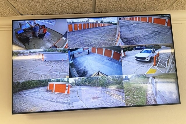 Facility photo: //images.sparefoot.com/medium/21333469e777c2695f9.jpg