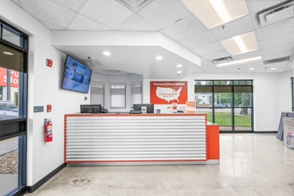 Facility photo: //images.sparefoot.com/medium/2133356936dbab98abd.jpg