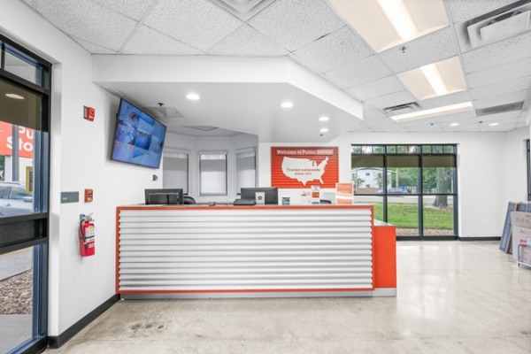 Facility photo: //images.sparefoot.com/medium/21333569397e52716d6.jpg