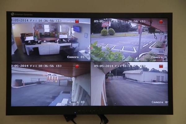 Facility photo: //images.sparefoot.com/medium/2133396911f1a5a687c.jpg