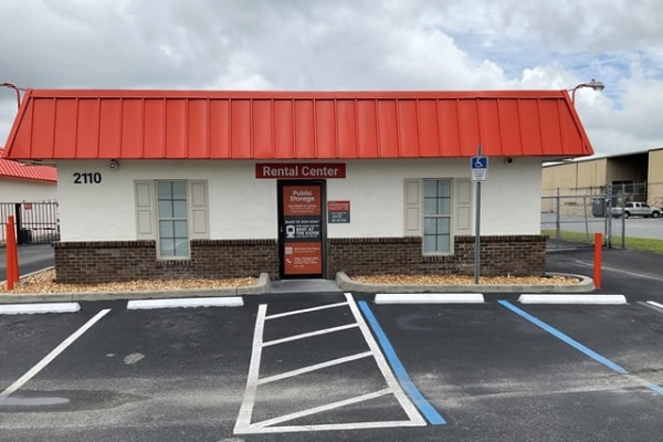 Facility photo: //images.sparefoot.com/medium/213339696ce8c64a03d.jpg