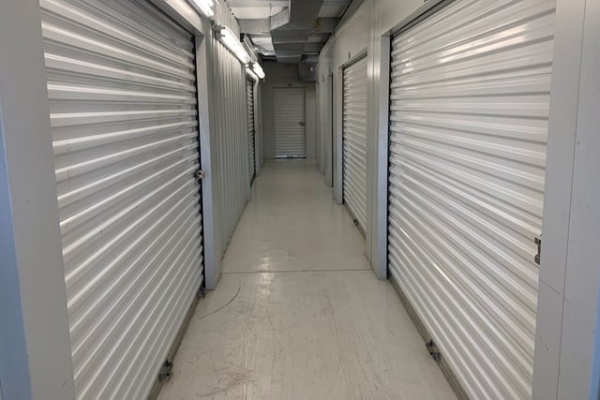 Facility photo: //images.sparefoot.com/medium/2133406878f6045c9ce.jpg