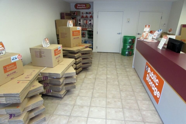 Facility photo: //images.sparefoot.com/medium/213342693044f8b72a3.jpg