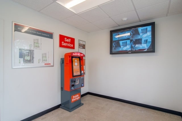 Facility photo: //images.sparefoot.com/medium/21334369304434d0bfe.jpg