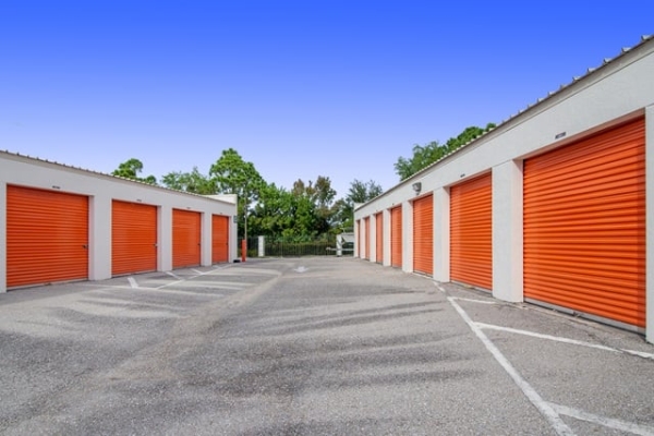 Facility photo: //images.sparefoot.com/medium/21334369e4d4be5553e.jpg