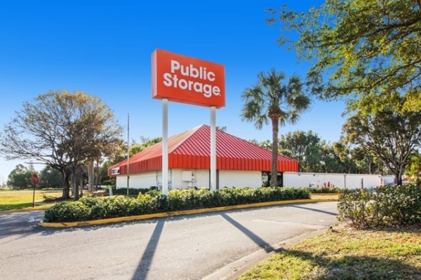 Facility photo: //images.sparefoot.com/medium/21334669f4a7c52d9fd.jpg