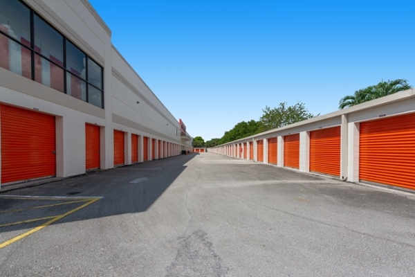 Facility photo: //images.sparefoot.com/medium/2133526878f4fc44a7b.jpg