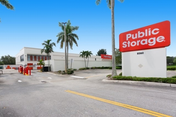 Facility photo: //images.sparefoot.com/medium/21335268823020a7ce3.jpg