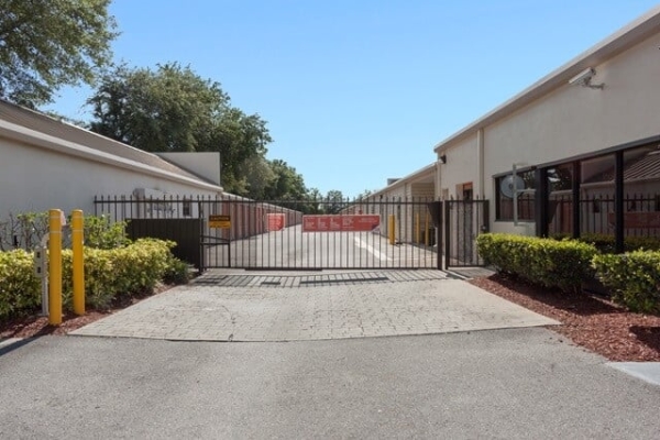 Storage Units at Public Storage - Orlando - 250 N Goldenrod Rd - 250 N Goldenrod Rd