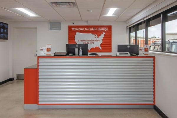Facility photo: //images.sparefoot.com/medium/2133566884d2c584044.jpg