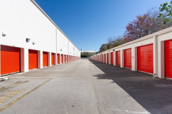 Facility photo: //images.sparefoot.com/medium/2133576878f68b57012.jpg