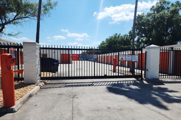 Storage Units at Public Storage - Orlando - 4801 S Semoran Blvd - 4801 S Semoran Blvd