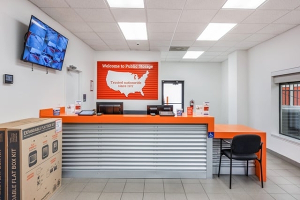 Facility photo: //images.sparefoot.com/medium/2133606936dbc756a8e.jpg