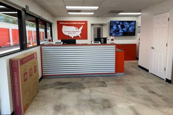 Facility photo: //images.sparefoot.com/medium/2133616892031141c9d.jpg
