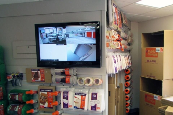 Facility photo: //images.sparefoot.com/medium/213361689203127e6f0.jpg