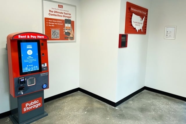Facility photo: //images.sparefoot.com/medium/2133636884d28640cd4.jpg