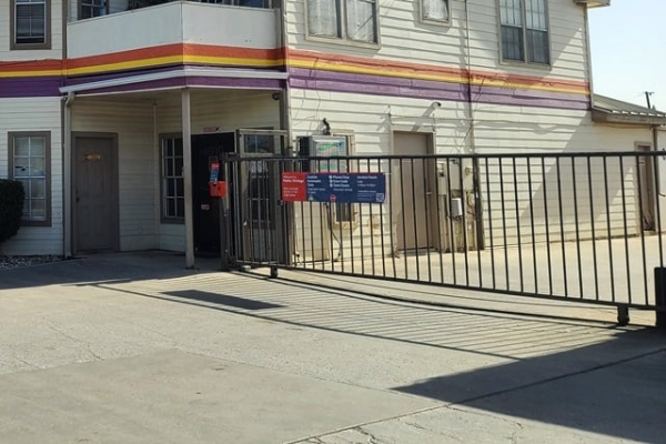 Facility photo: //images.sparefoot.com/medium/2133686884d40d5f852.jpg