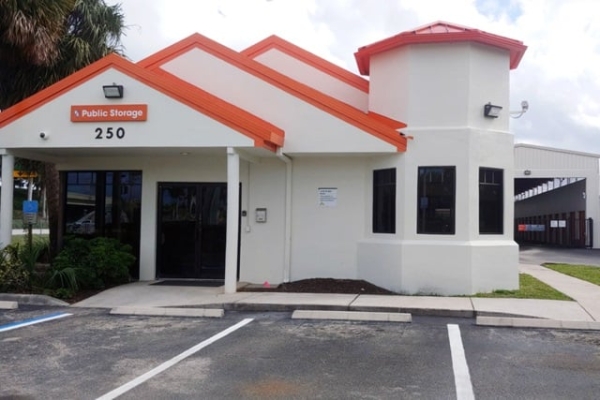 Facility photo: //images.sparefoot.com/medium/21337069f89a9da3a46.jpg