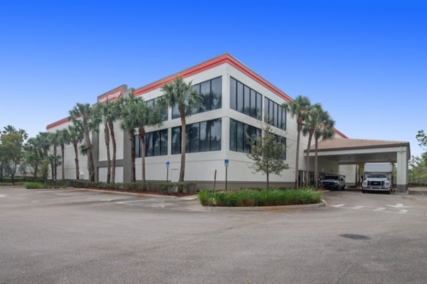 Facility photo: //images.sparefoot.com/medium/21337469f748ac6f871.jpg